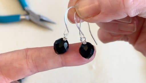 How to Make Earrings in Less Than 2 Minutes