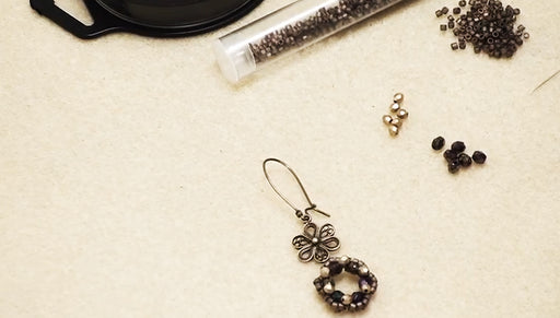 How To Bead Weave a Flower Shaped Wreath