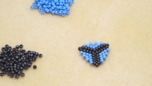 How to Bead Weave a Triangle Using Peyote and Herringbone Stitches