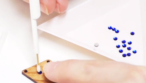 How to Use BeadSmith's Magical Tray and Magical Pick Up Tool for Flatback Rhinestones