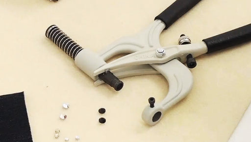 How to Apply Rose Rose Pins using the Crystal Applicator Tool