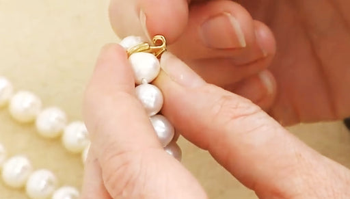 How to Use a Clasp Bail