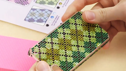 How to Embellish a Dimple Blingable Phone Case