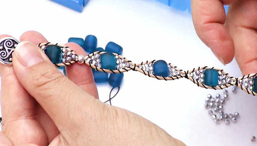 How to Make a Scalloped Wrapit Loom Bracelet (Old Version)