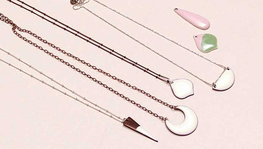 How to Mix Nunn Design Resin and Castin Craft Pigment to Use on Flat Tags