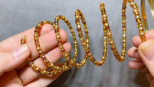 How to Make a Memory Wire Bracelet with 6/0 Seed Beads